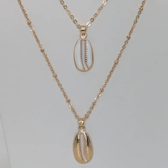 Shell Triple Strand Delicate Shiny Gold Necklace - Picture 4 of 5